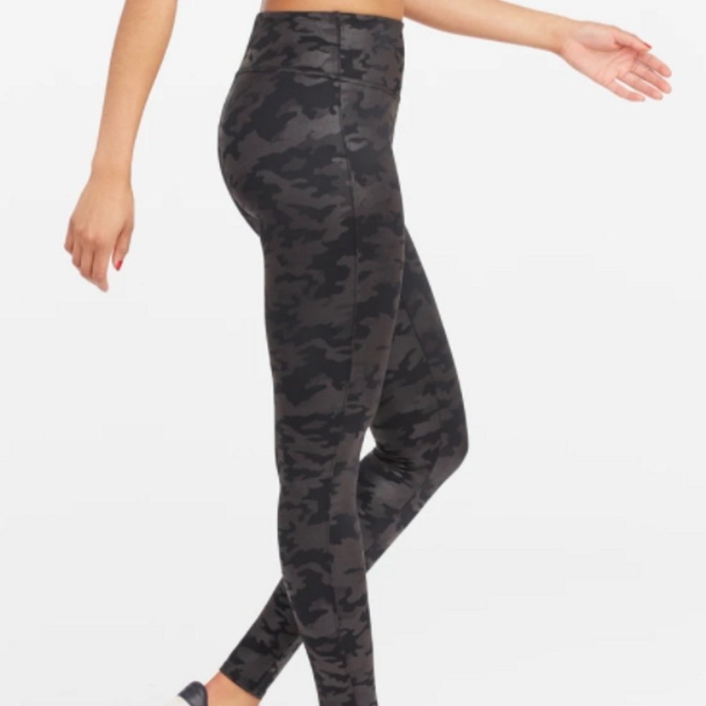 NWOT Spanx Shape Black Camo Leggings - Picture 4 of 9